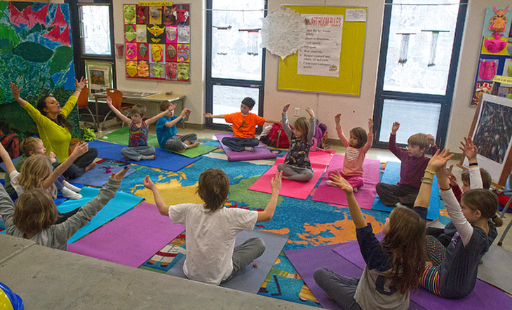 yoga-in-classroom